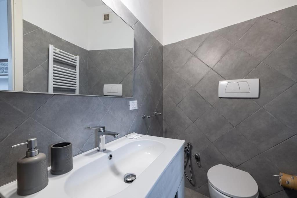 Colosseum Charming Apartment Рим Экстерьер фото