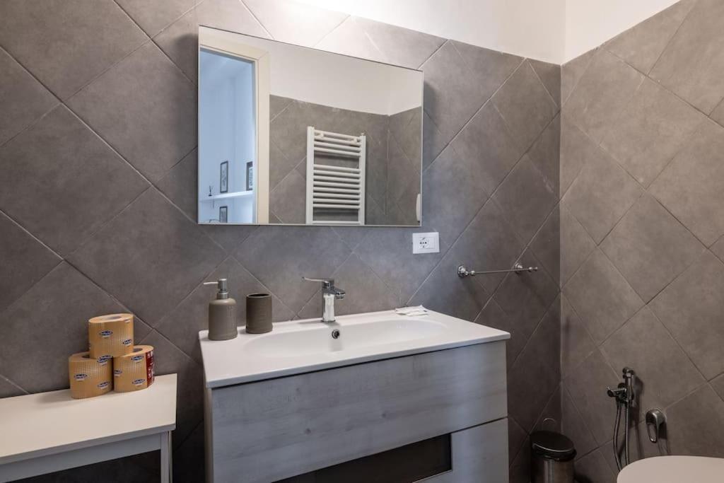 Colosseum Charming Apartment Рим Экстерьер фото