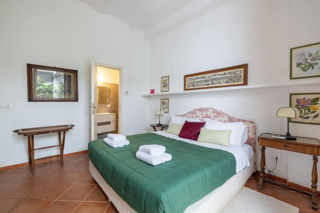 Colosseum Charming Apartment Рим Экстерьер фото